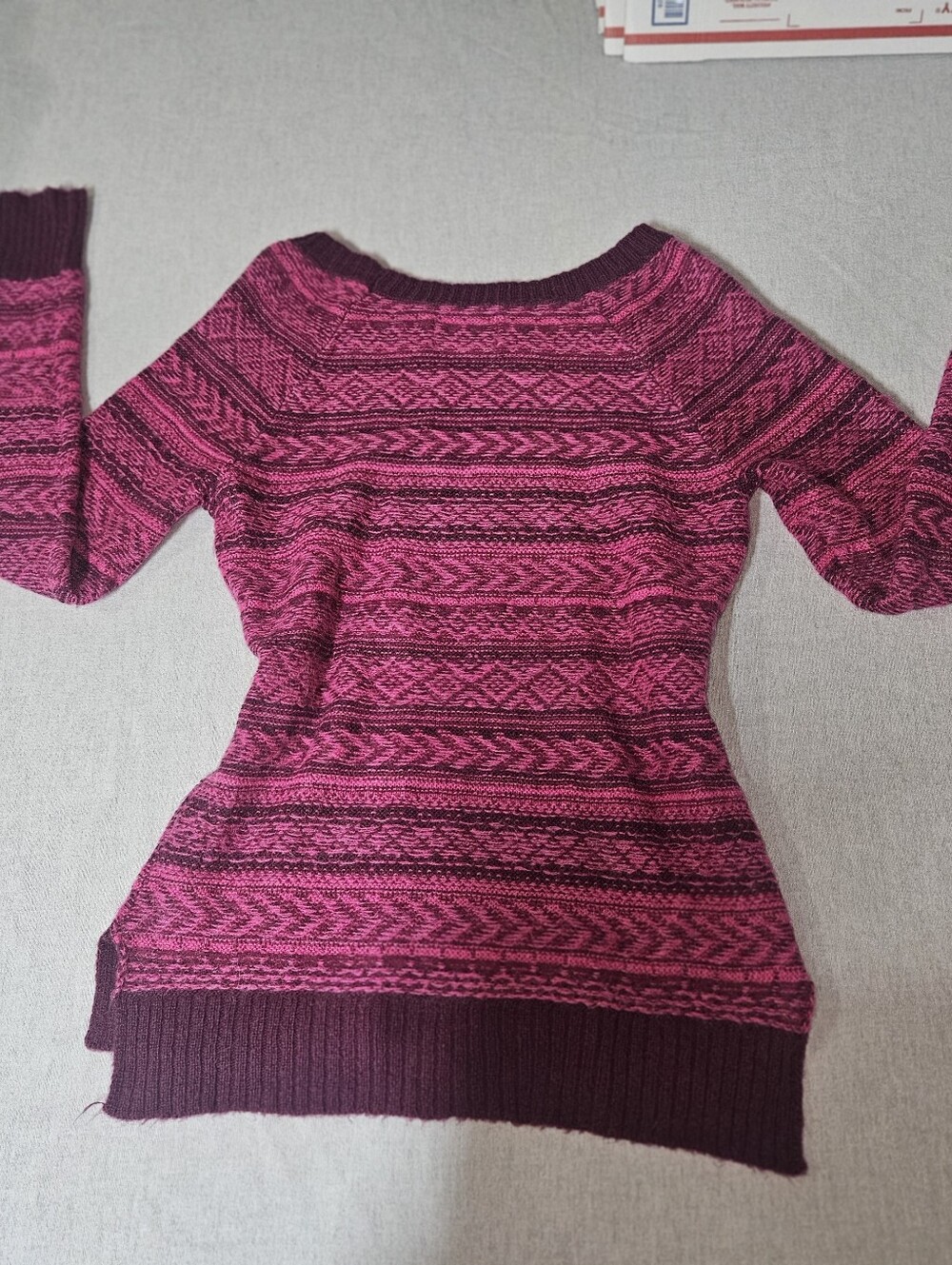 Women's American Eagle Magenta Patterned Crewneck Sweater